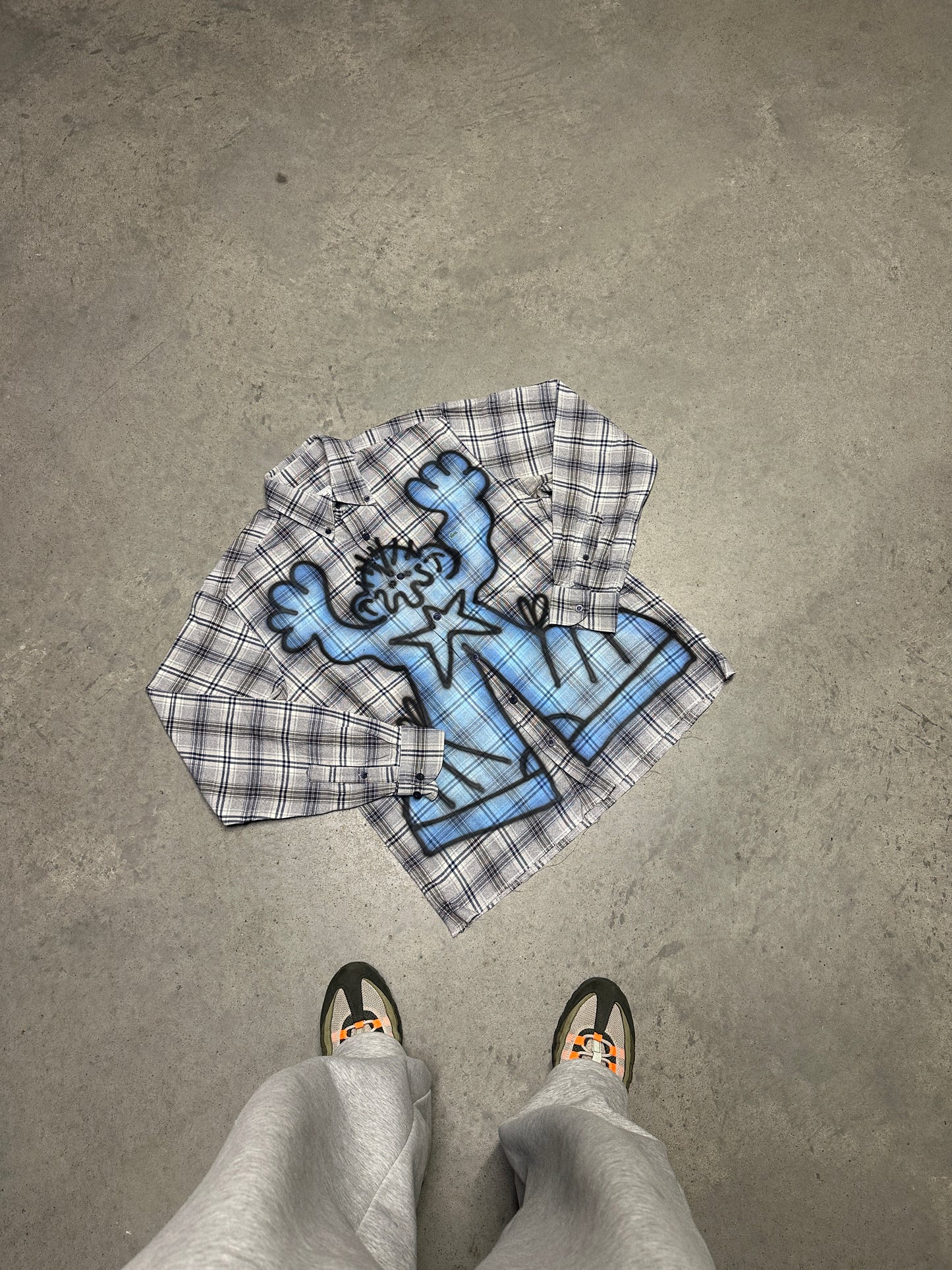 Airbrush custom shirt "DEBILOS"