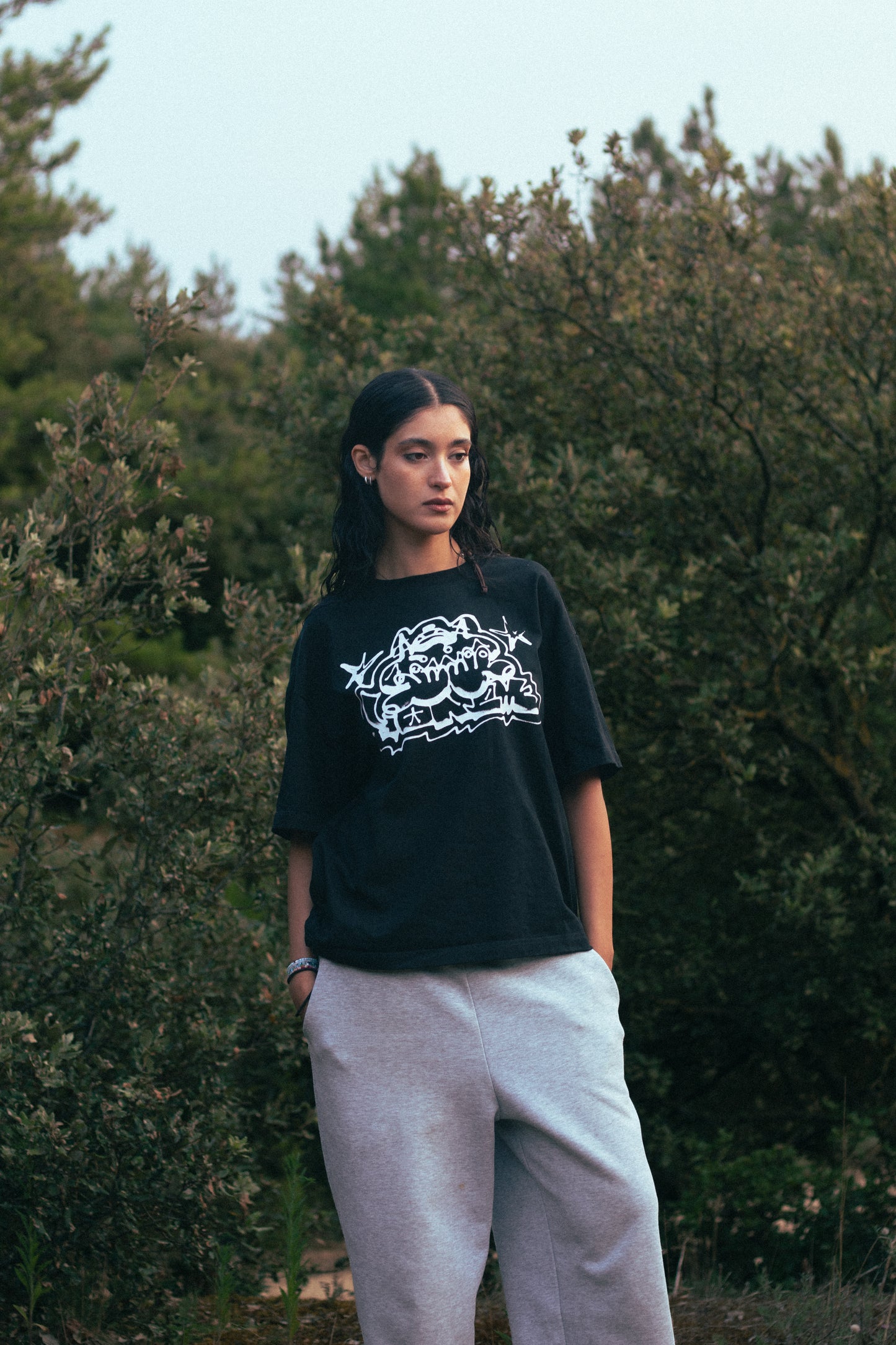 "GRAFFITEE" Graphic tee