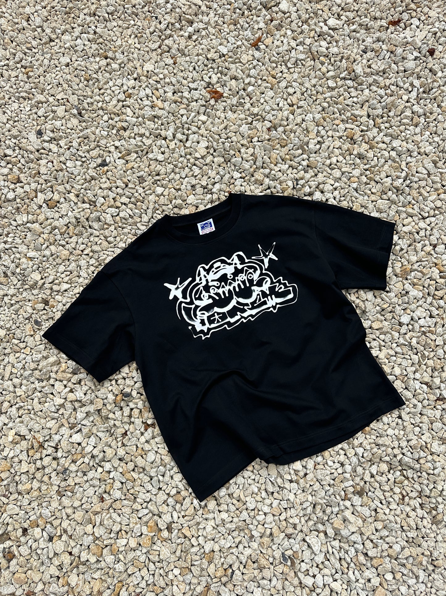"GRAFFITEE" Graphic tee