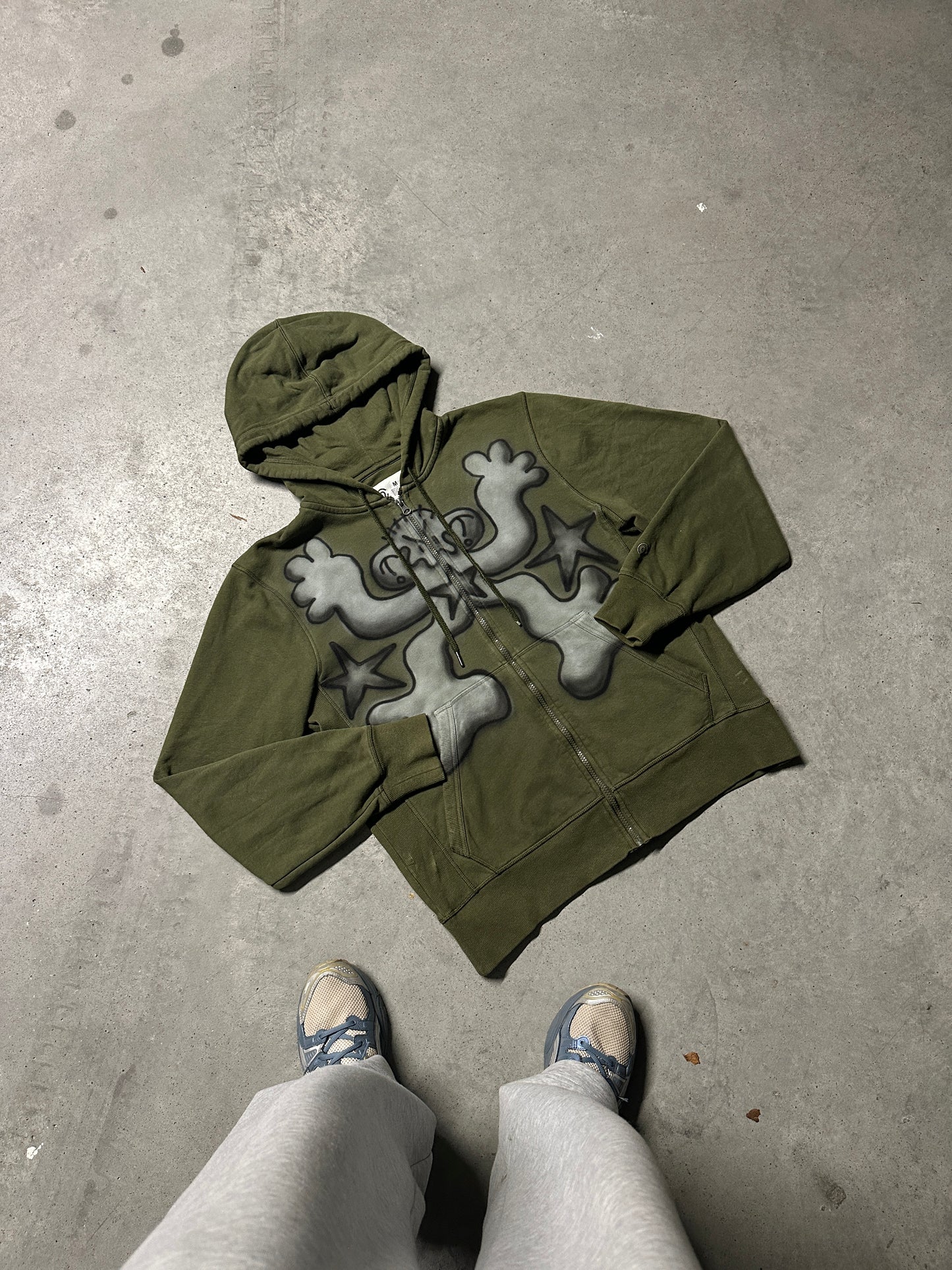 Airbrush custom hoodie zip "DEBILOS"
